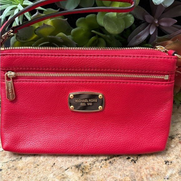 NEW! Michael Kors Vibrant Red Wristlet - Picture 1 of 5